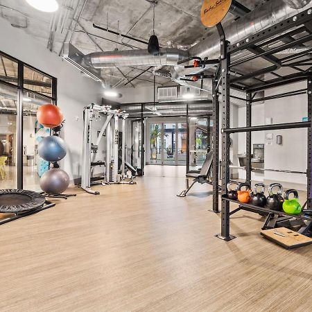 Tropical Field 1 Bed In Downtown With Free Parking Leilighet St. Petersburg Eksteriør bilde