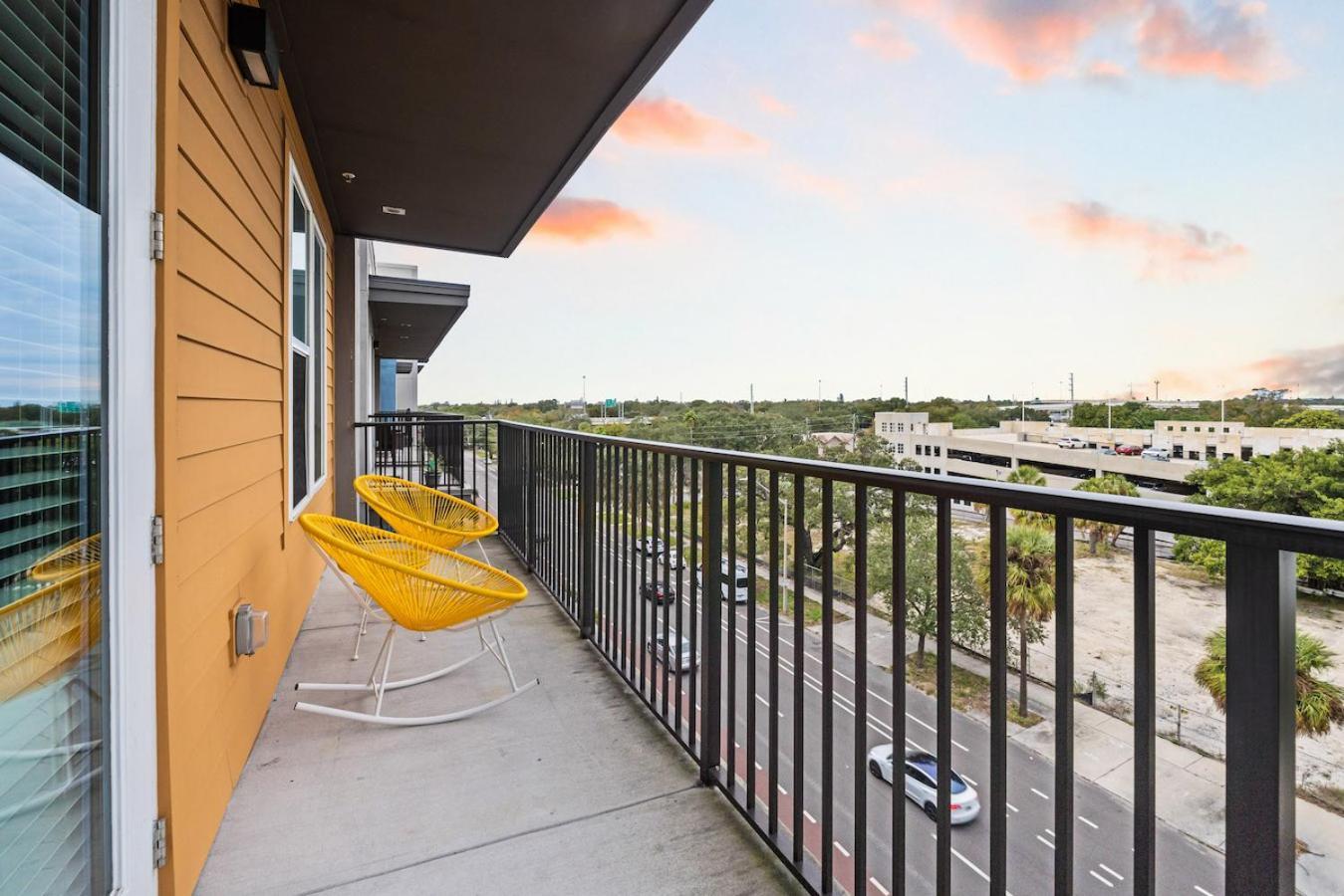 Tropical Field 1 Bed In Downtown With Free Parking Leilighet St. Petersburg Eksteriør bilde