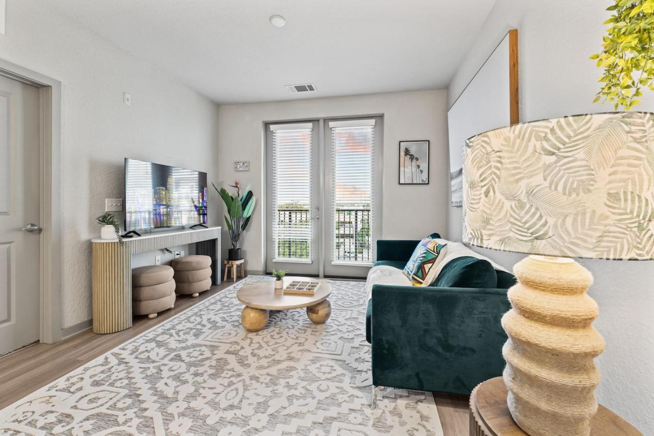 Tropical Field 1 Bed In Downtown With Free Parking Leilighet St. Petersburg Eksteriør bilde