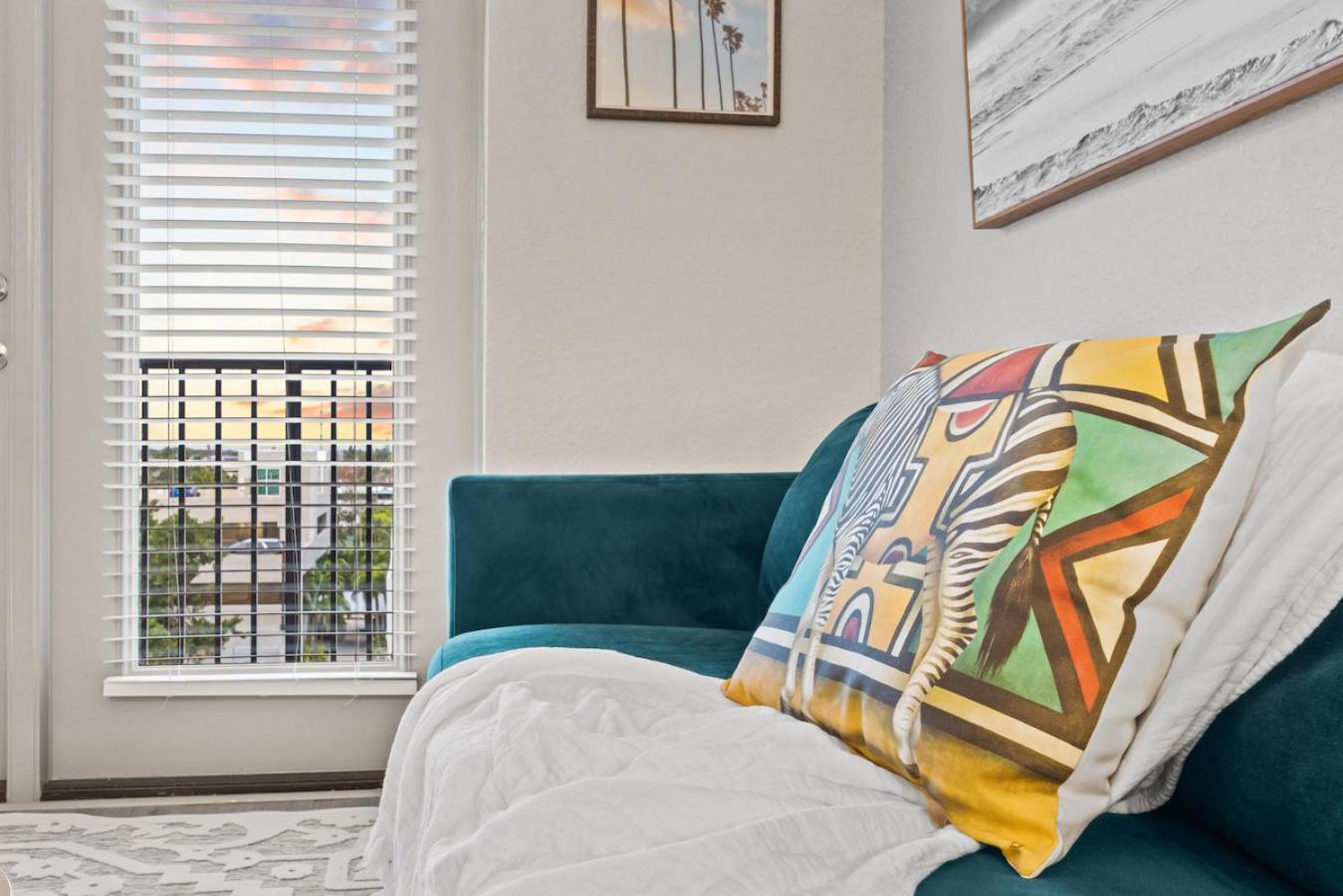 Tropical Field 1 Bed In Downtown With Free Parking Leilighet St. Petersburg Eksteriør bilde