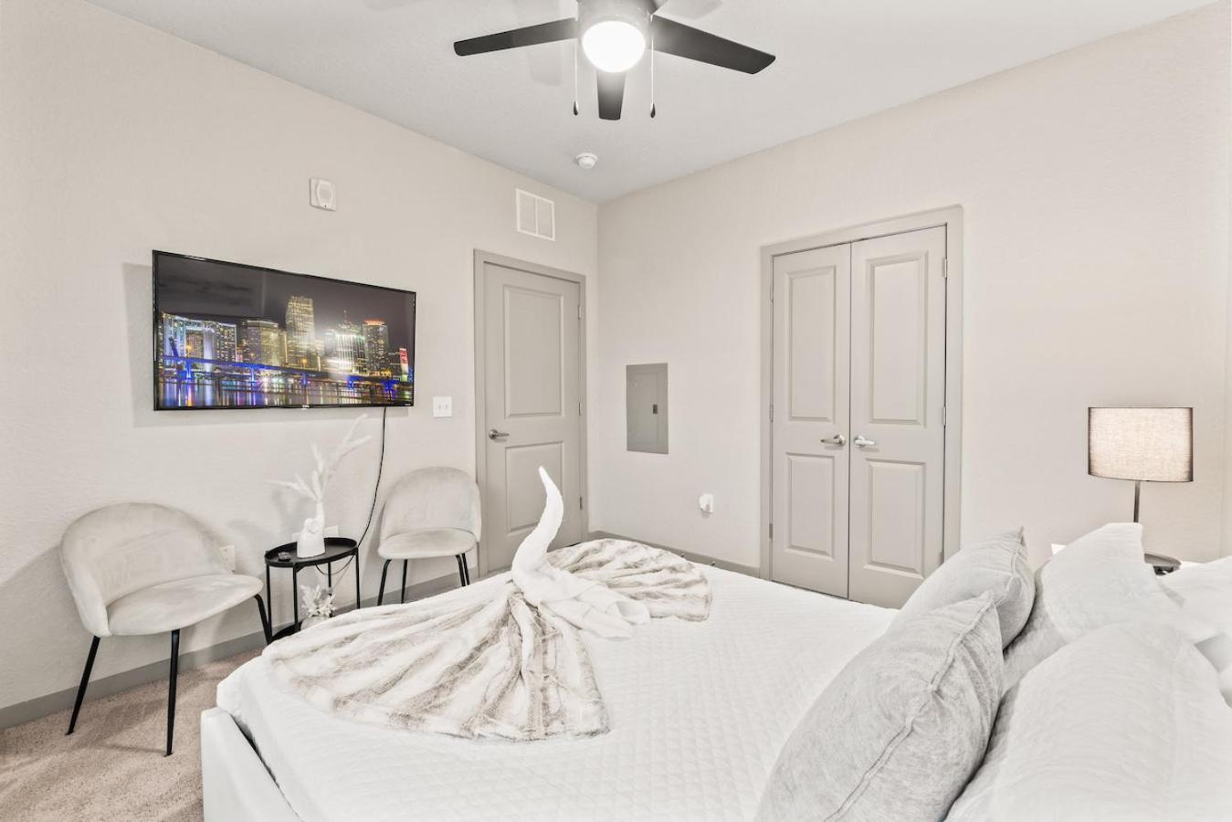 Tropical Field 1 Bed In Downtown With Free Parking Leilighet St. Petersburg Eksteriør bilde