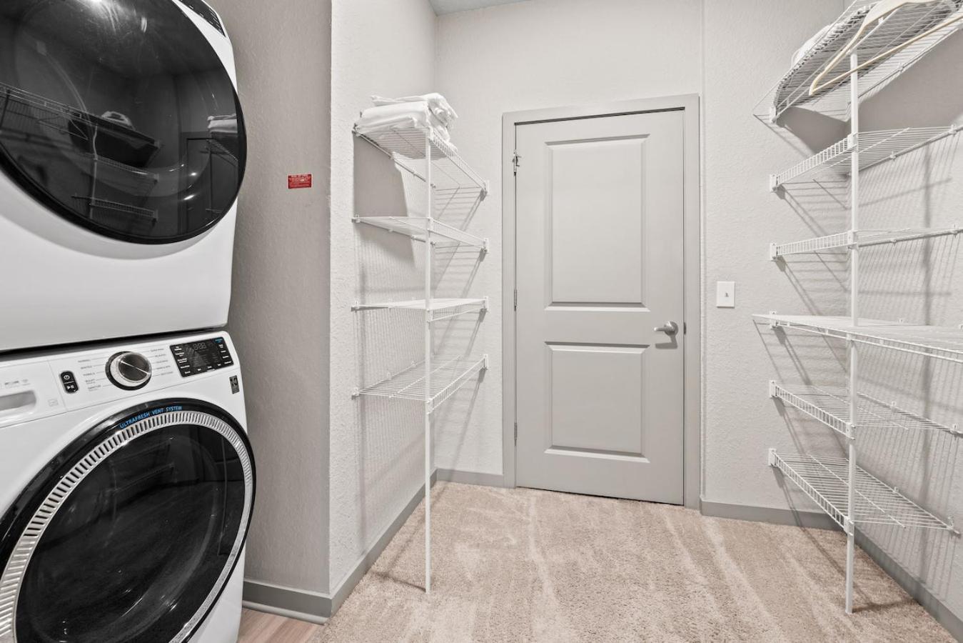 Tropical Field 1 Bed In Downtown With Free Parking Leilighet St. Petersburg Eksteriør bilde