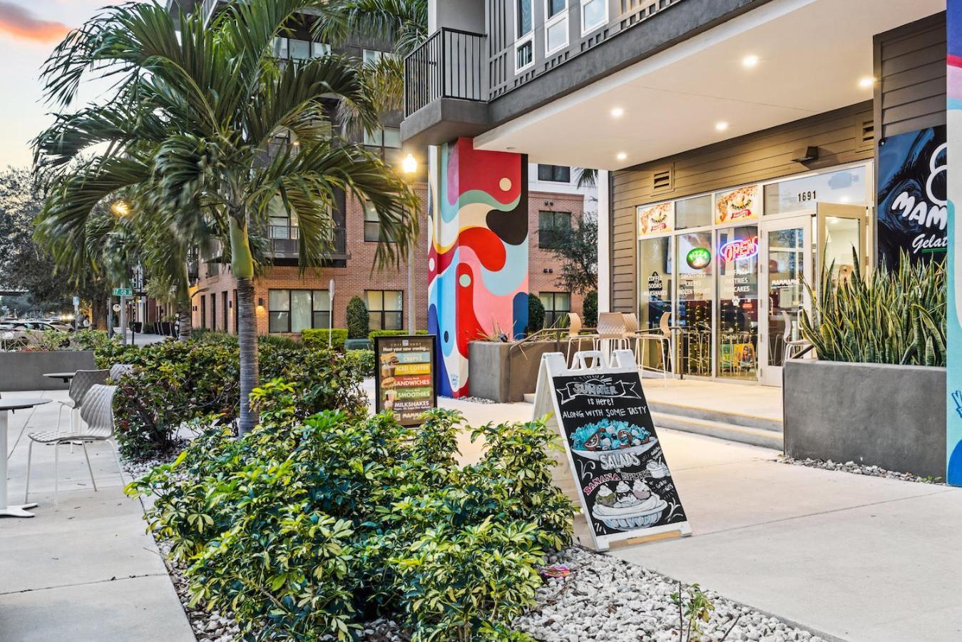 Tropical Field 1 Bed In Downtown With Free Parking Leilighet St. Petersburg Eksteriør bilde